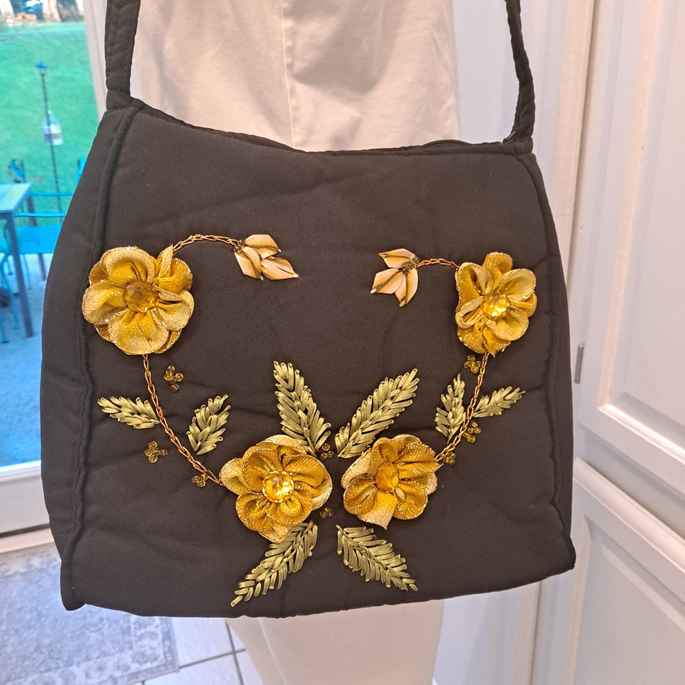 Chic Black Floral Embroidered Shoulder Bag